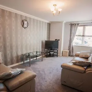 2 Bed Blackburn Village With Wifi & Parking Apartment